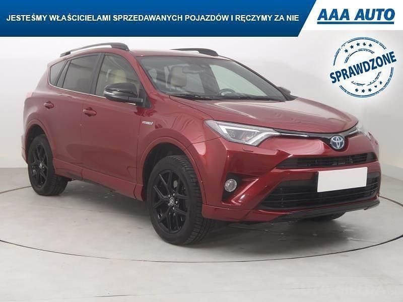 Używany Toyota RAV4 197 KM (144 kW) 2017 Czerwony SUV