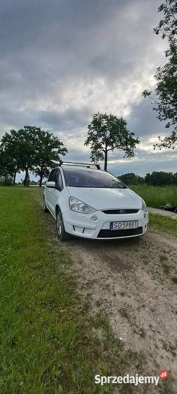 Biały Używany 2010 Ford S-MAX S Minivan | 16 500 zł (Super Cena) - Obraz 1/4