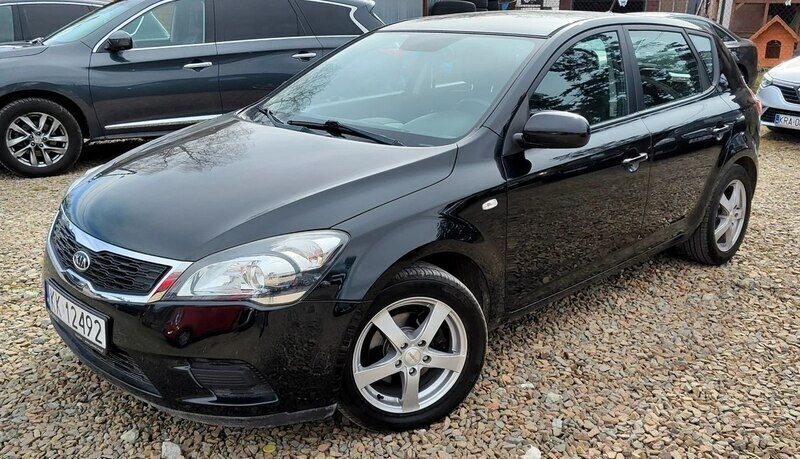 Używany Kia Ceed 109 KM (80 kW) 2011 Czarny (metalik) Hatchback