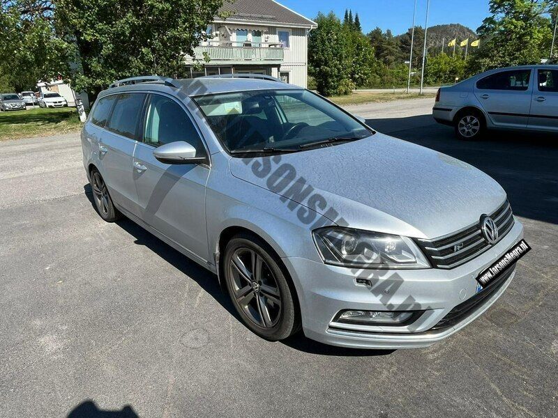Srebrny Używany 2012 VW Passat Kombi | 27 800 zł (Super Cena) - Obraz 1/4