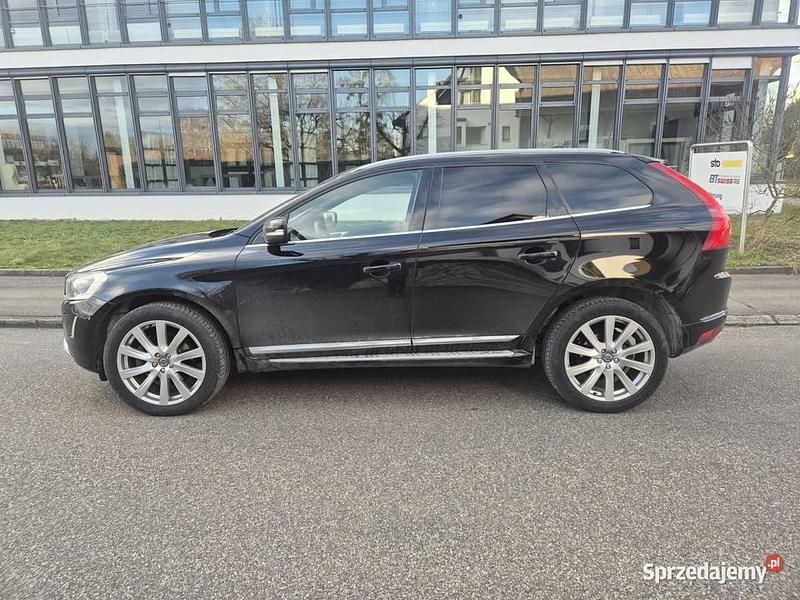 Używany Volvo XC60 2016 Czarny SUV
