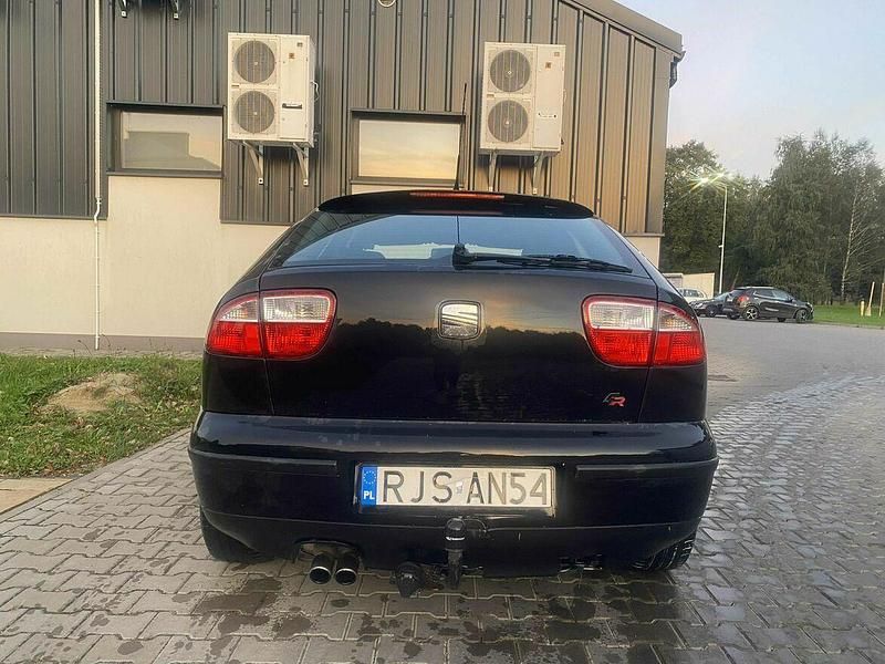Czarny Używany 2002 Seat Leon Hatchback | 8500 zł (Uczciwa cena) - Obraz 1/4