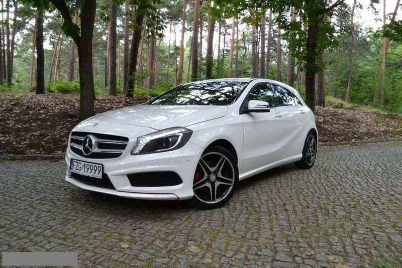 Biały (metalik) Używany 2013 Mercedes A180 Hatchback | 79 999 zł (Drogi) - Obraz 1/1