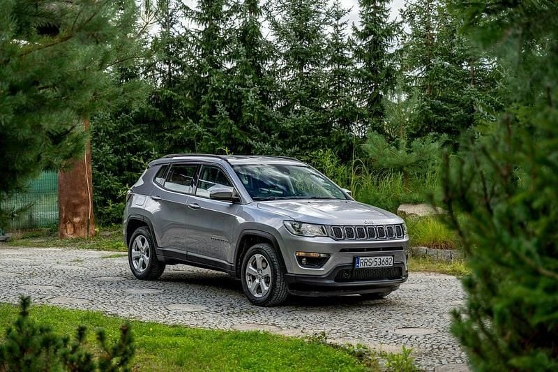 Srebrny Używany 2018 Jeep Compass SUV | 69 777 zł (Uczciwa cena) - Obraz 1/4