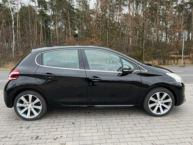 Używany Peugeot 208 82 KM (60 kW) 2015 Czarny Hatchback