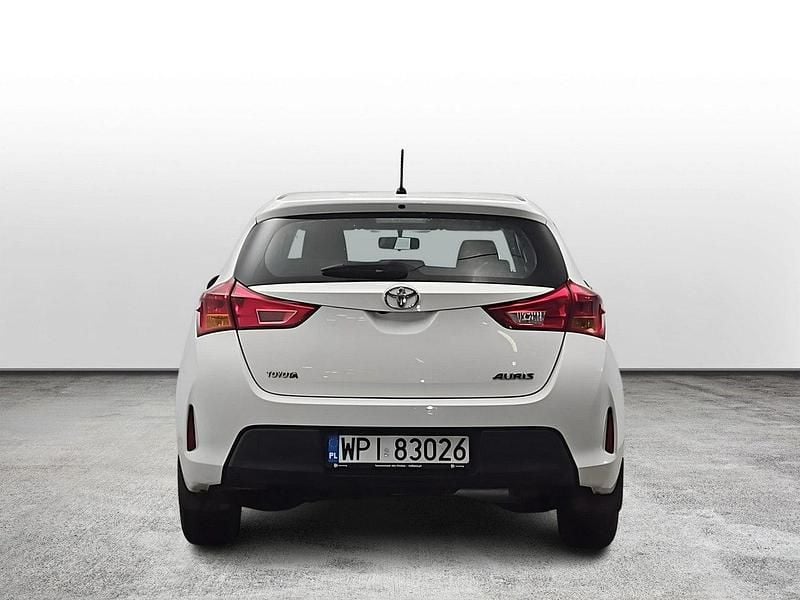Używany Toyota Auris 132 KM (97 kW) 2015 Biały Hatchback