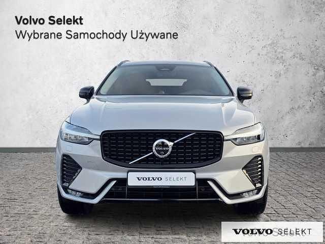 Używany Volvo XC60 250 KM (183 kW) 2025 Srebrny SUV