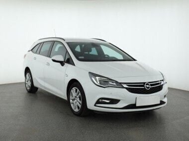 Biały Używany 2017 Opel Astra Kombi | 29 499 zł (Uczciwa cena) - Obraz 1/4