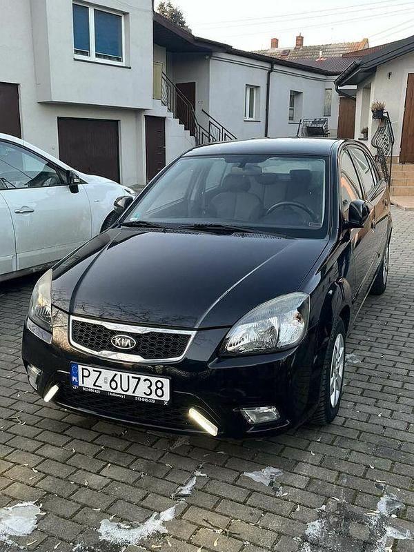 Czarny Używany 2010 Kia Rio Hatchback | 10 800 zł - Obraz 1/4