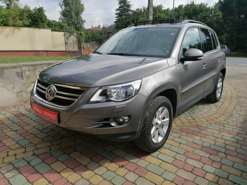 Szary (metalik) Używany 2011 VW Tiguan SUV | 35 900 zł (Super Cena) - Obraz 1/4