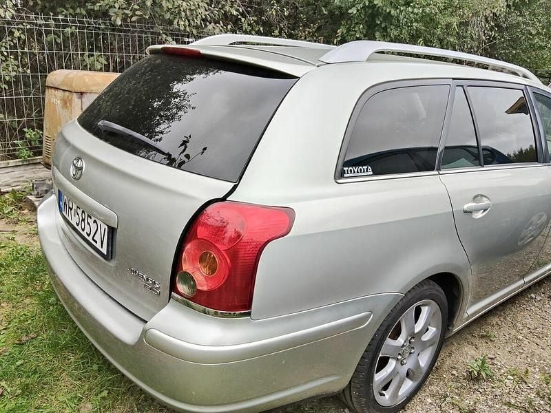 Srebrny Używany 2004 Toyota Avensis T2 Kombi | 4900 zł - Obraz 1/4