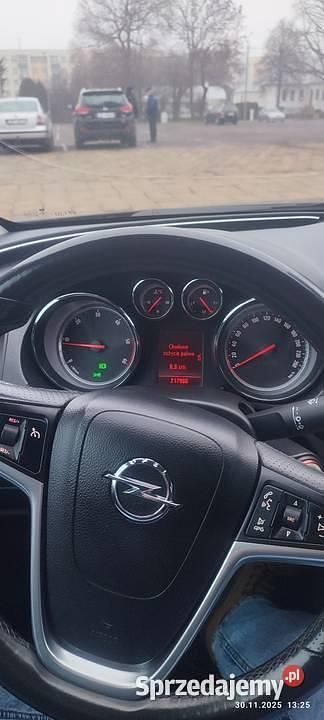 Używany Opel Insignia 2009 Czarny Sedan/Limuzyna