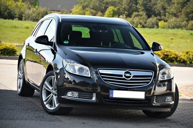 Czarny Używany 2011 Opel Insignia OPC Kombi | 24 900 zł (Uczciwa cena) - Obraz 1/4