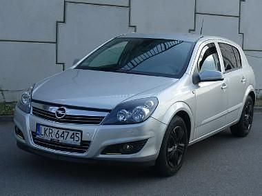 Srebrny Używany 2009 Opel Astra Hatchback | 9900 zł (Dobra cena) - Obraz 1/4