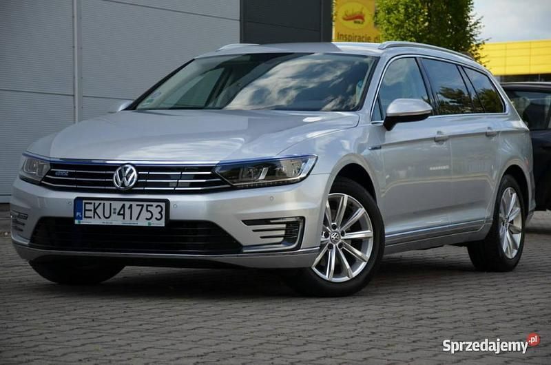Srebrny Używany 2016 VW Passat GTE Kombi | 47 900 zł - Obraz 1/4