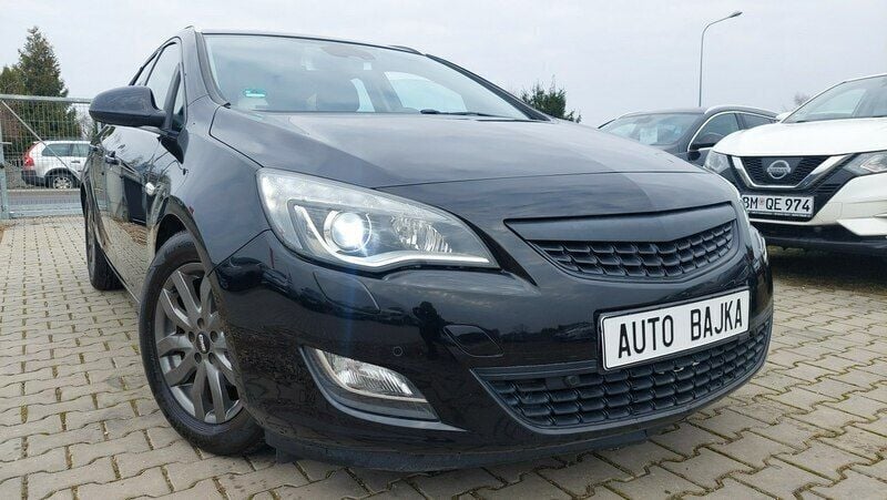 Niebieski (metalik) Używany 2010 Opel Astra Cosmo Hatchback | 23 900 zł (Uczciwa cena) - Obraz 1/4