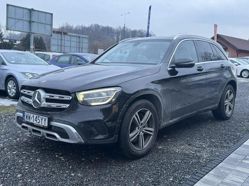 Używany Mercedes GLC200 163 KM (119 kW) 2019 Czarny SUV