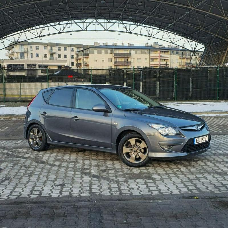 Używany Hyundai i30 Classic 109 KM (80 kW) 2010 Szary Hatchback