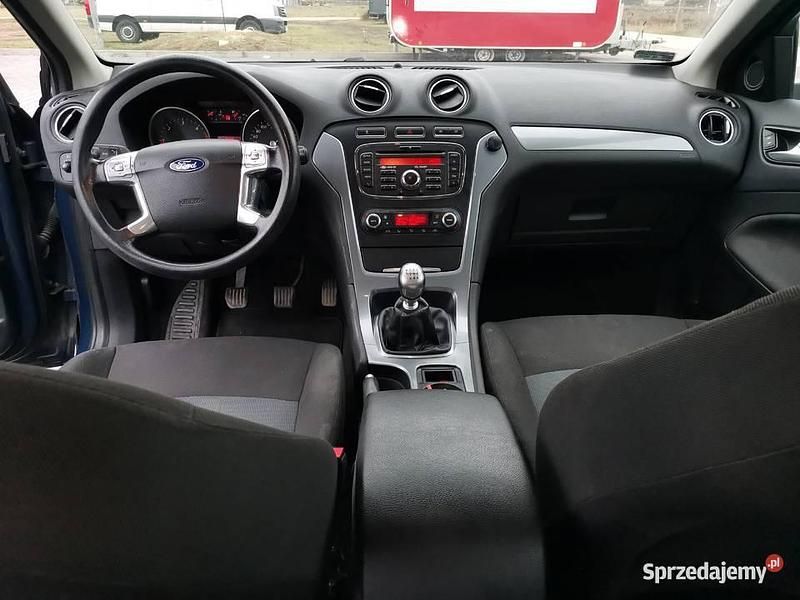 Używany Ford Mondeo 2014 Granatowy Hatchback