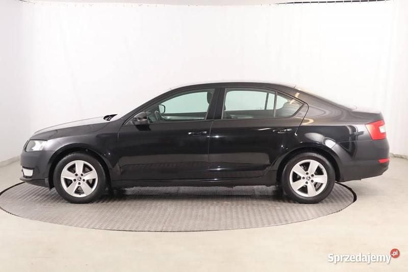 Używany Skoda Octavia 150 KM (110 kW) 2016 Czarny Hatchback