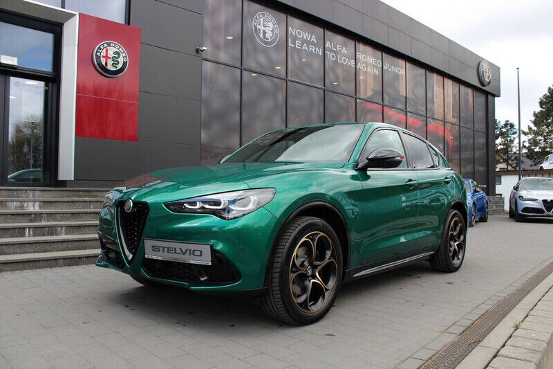Lakier specjalny zielony montreal green Nowe 2025 Alfa Romeo Stelvio SUV | 257 900 zł - Obraz 1/4
