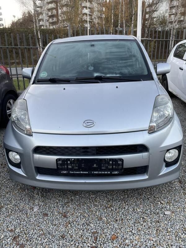 Srebrny metalik Używany 2005 Daihatsu Sirion Hatchback | 8900 zł - Obraz 1/4