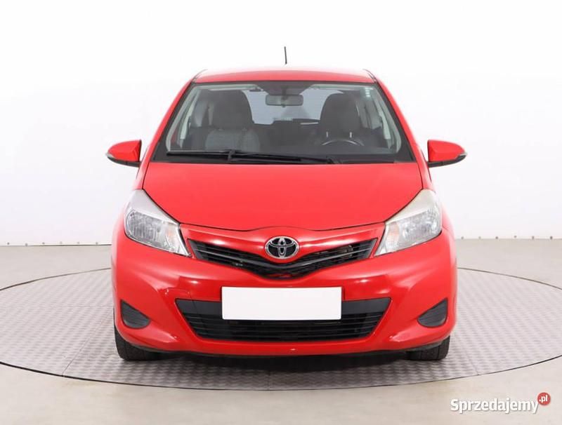 Czerwony Używany 2013 Toyota Yaris Hatchback | 18 999 zł (Dobra cena) - Obraz 1/4