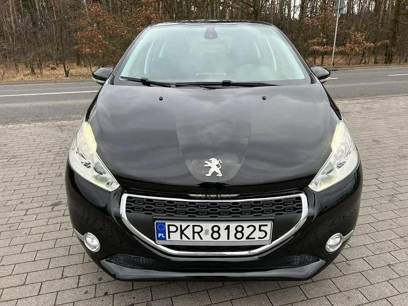 Używany Peugeot 208 82 KM (60 kW) 2015 Czarny Hatchback
