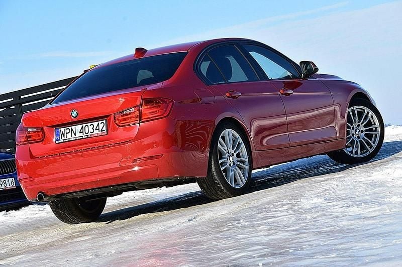 Używany BMW 320 Efficient Dynamics 163 KM (119 kW) 2015 Czerwony Sedan/Limuzyna