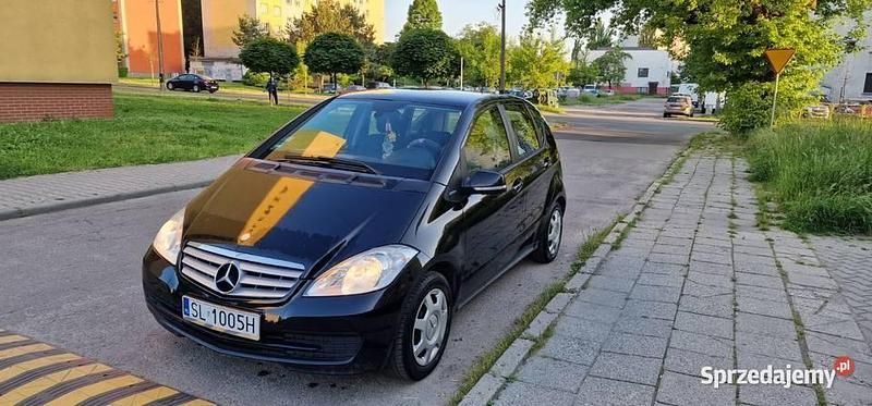 Czarny Używany 2009 Mercedes A180 Hatchback | 9900 zł (Dobra cena) - Obraz 1/4