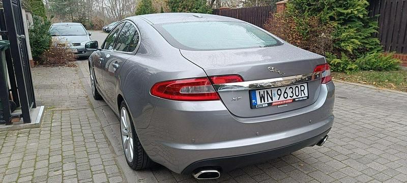 Używany Jaguar XF 211 KM (155 kW) 2011 Szary (metalik, perła) Sedan/Limuzyna