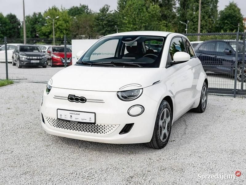Biały Używany 2021 Fiat 500e Passion Hatchback | 64 700 zł - Obraz 1/4