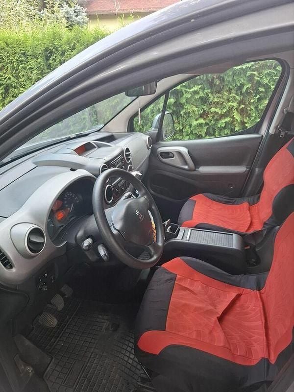 Używany Peugeot Partner Tepee 2016 Srebrny Minivan