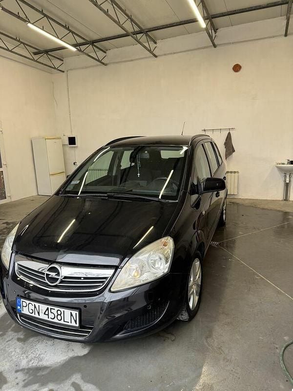 Czarny Używany 2009 Opel Zafira Kombi | 10 500 zł (Uczciwa cena) - Obraz 1/4