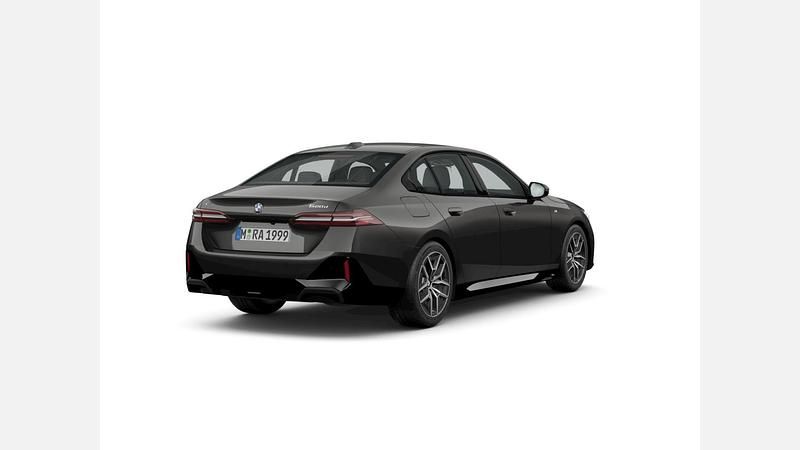 Szary sophisto z brylantowym połyskiem metalizowany Używany 2025 BMW 520 Comfort Edition Sedan/Limuzyna | 254 999 zł (Dobra cena) - Obraz 1/2
