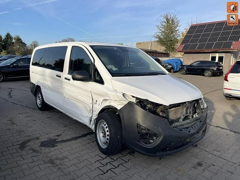 Biały (metalik) Używany 2017 Mercedes Vito Minivan | 33 900 zł - Obraz 1/4