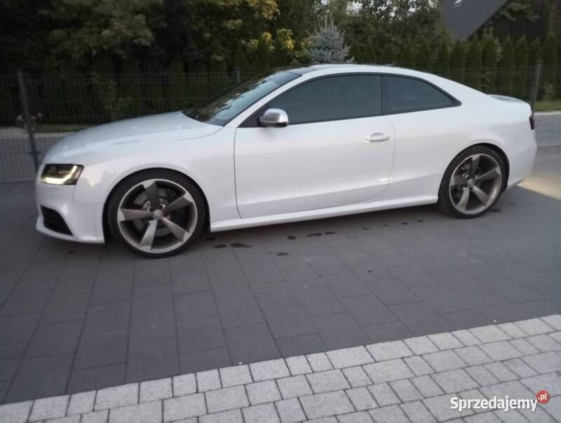Biały Używany 2011 Audi RS5 Coupe | 87 000 zł - Obraz 1/4