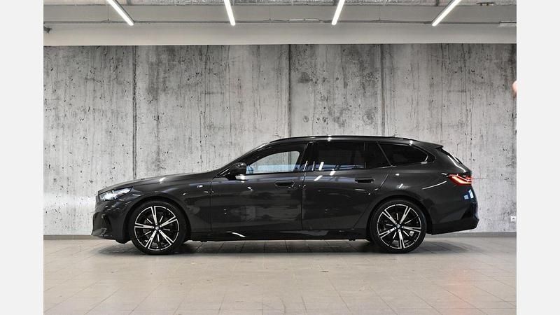 Używany BMW 520 Shadowline 197 KM (144 kW) 2025 Szary sophisto z brylantowym połyskiem metalizowany Kombi