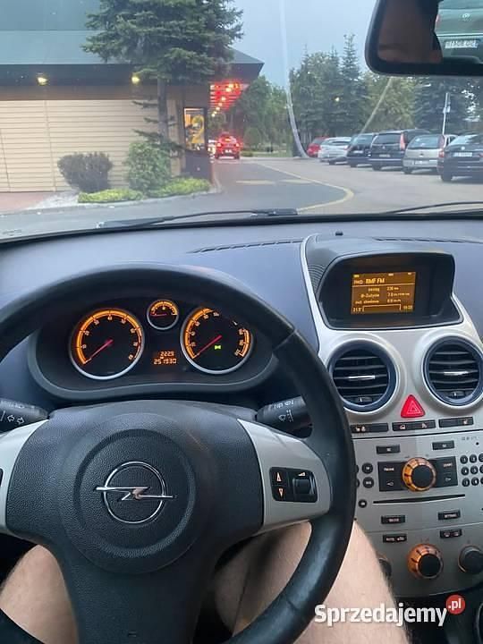 Używany Opel Corsa 90 KM (66 kW) 2007 Czarny Hatchback