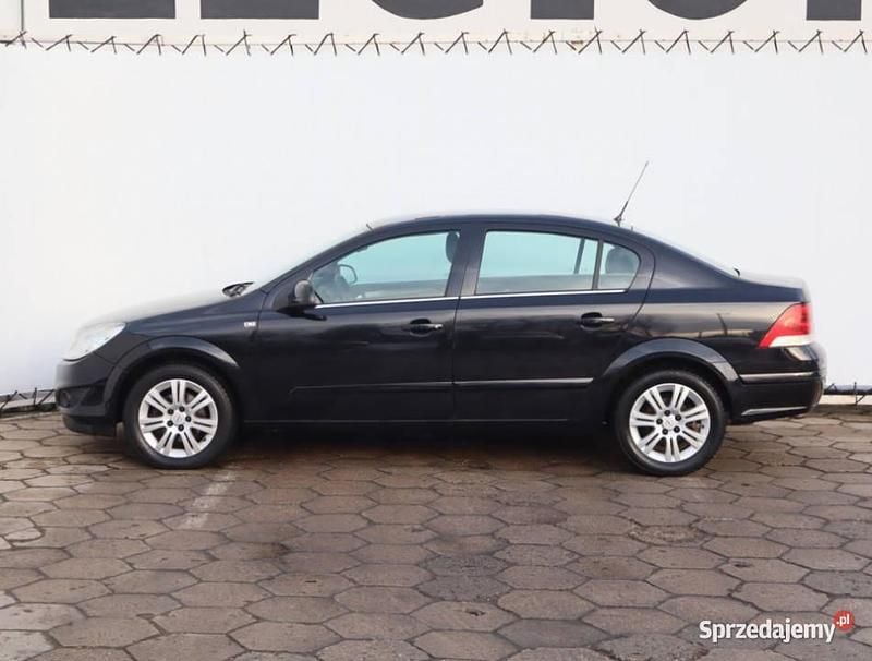 Używany Opel Astra 2010 Czarny Sedan/Limuzyna