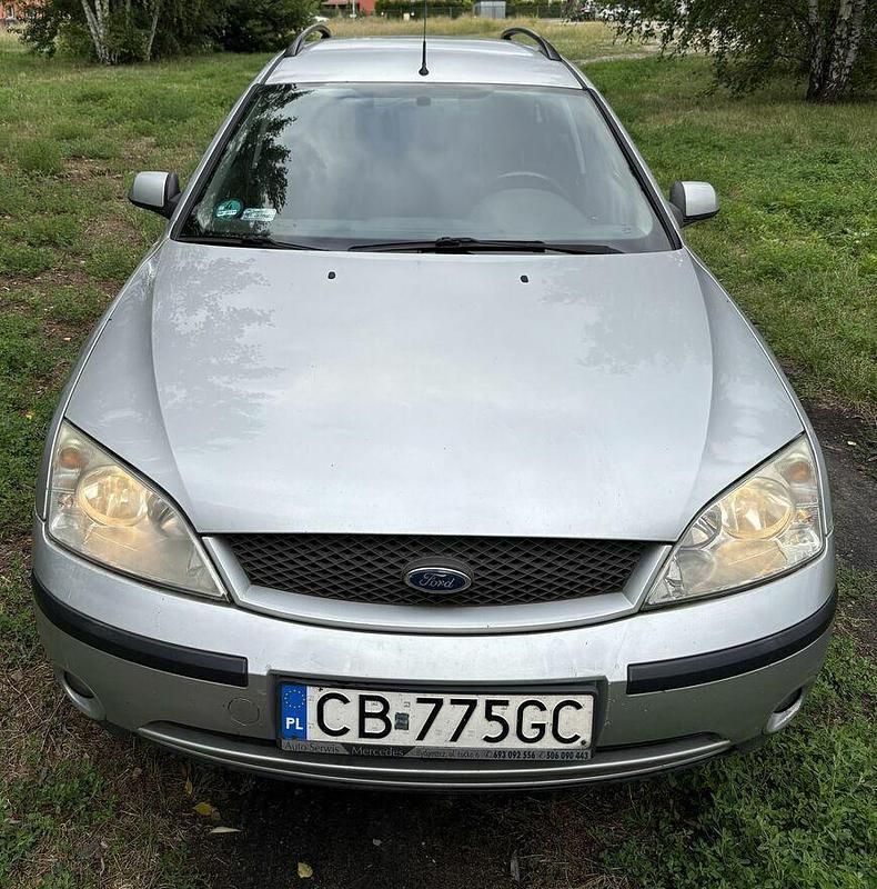 Używany Ford Mondeo Ghia 2002 Srebrny Kombi