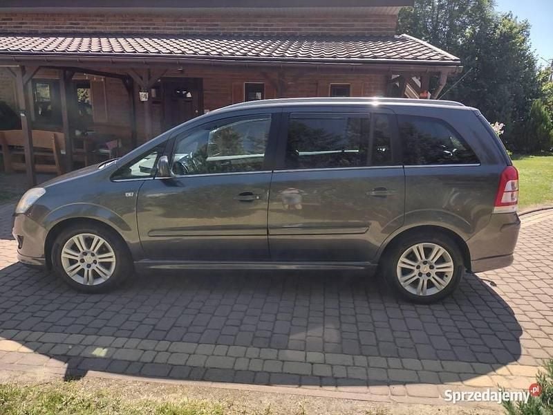 Używany Opel Zafira Cosmo 2010 Grafitowy Minivan