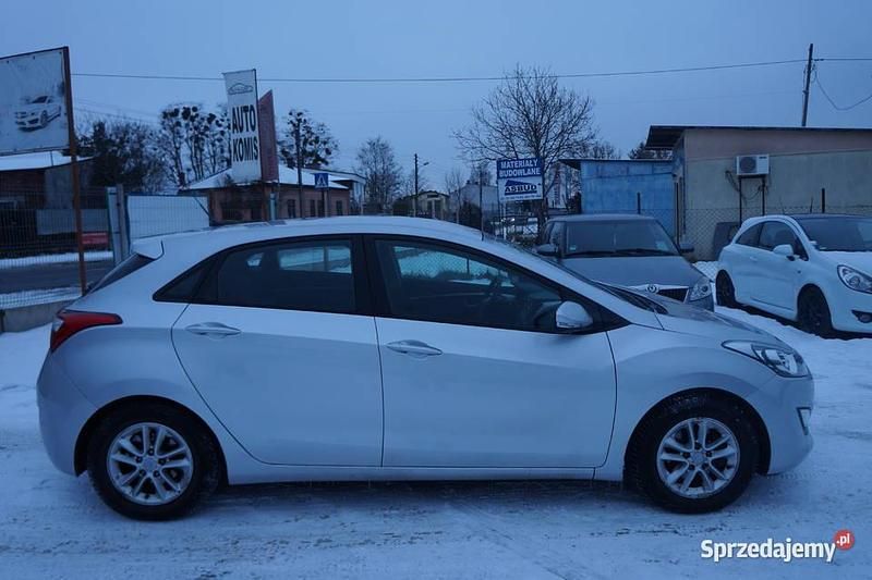 Używany Hyundai i30 2013 Srebrny Hatchback