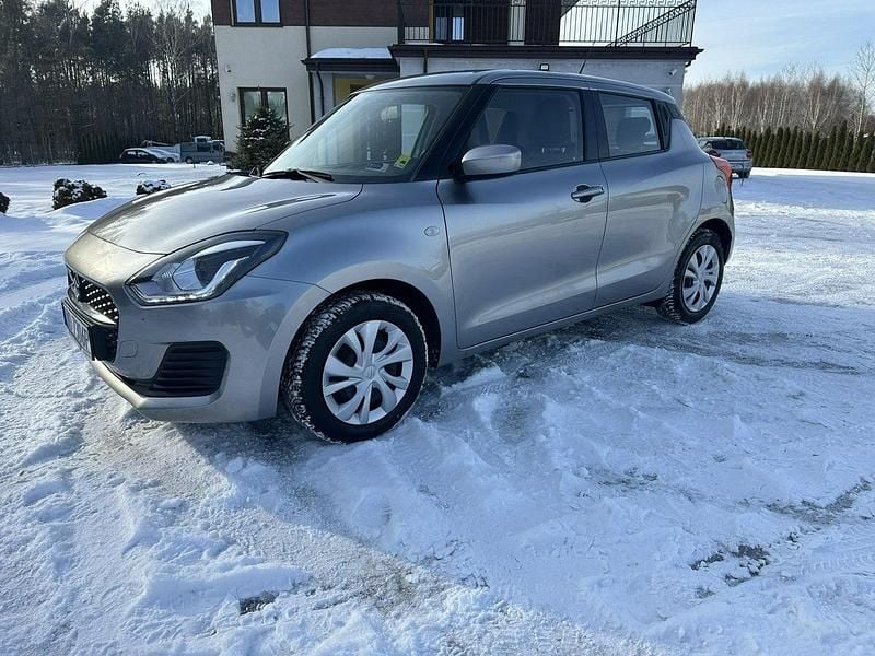 Używany Suzuki Swift 83 KM (61 kW) 2021 Srebrny Hatchback