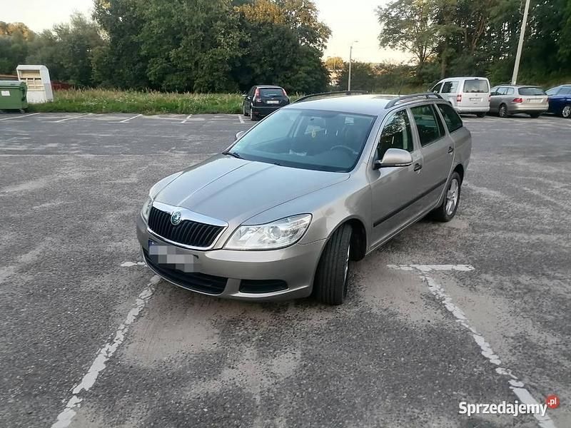 Beżowy Używany 2013 Skoda Octavia Kombi | 29 000 zł (Drogi) - Obraz 1/4
