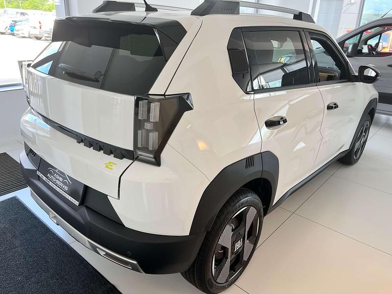 Nowe Fiat Grande Panda La Prima 83 kW (113 KM) 2025 Lakier pastelowy biały gelato Hatchback