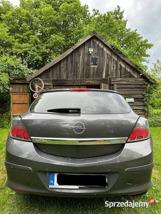 Szary Używany 2010 Opel Astra GTC Hatchback | 9900 zł (Uczciwa cena) - Obraz 1/4