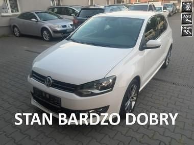 Biały Używany 2013 VW Polo Hatchback | 24 900 zł (Uczciwa cena) - Obraz 1/4
