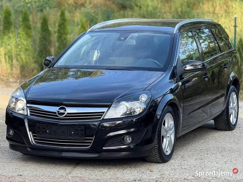Czarny Używany 2008 Opel Astra Sedan/Limuzyna | 9900 zł (Uczciwa cena) - Obraz 1/4