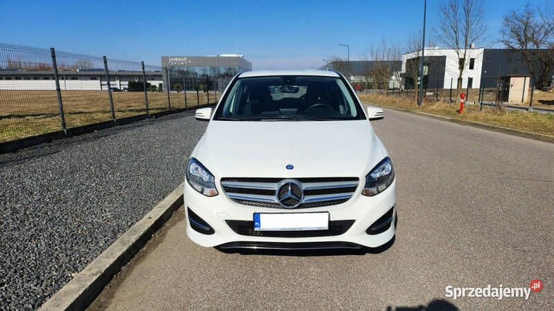 Biały Używany 2016 Mercedes B160 Minivan | 42 900 zł - Obraz 1/4
